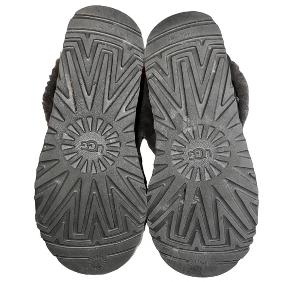 UGG CLASSIC MINI FLUFF BOOTIE - Picture 6 of 9